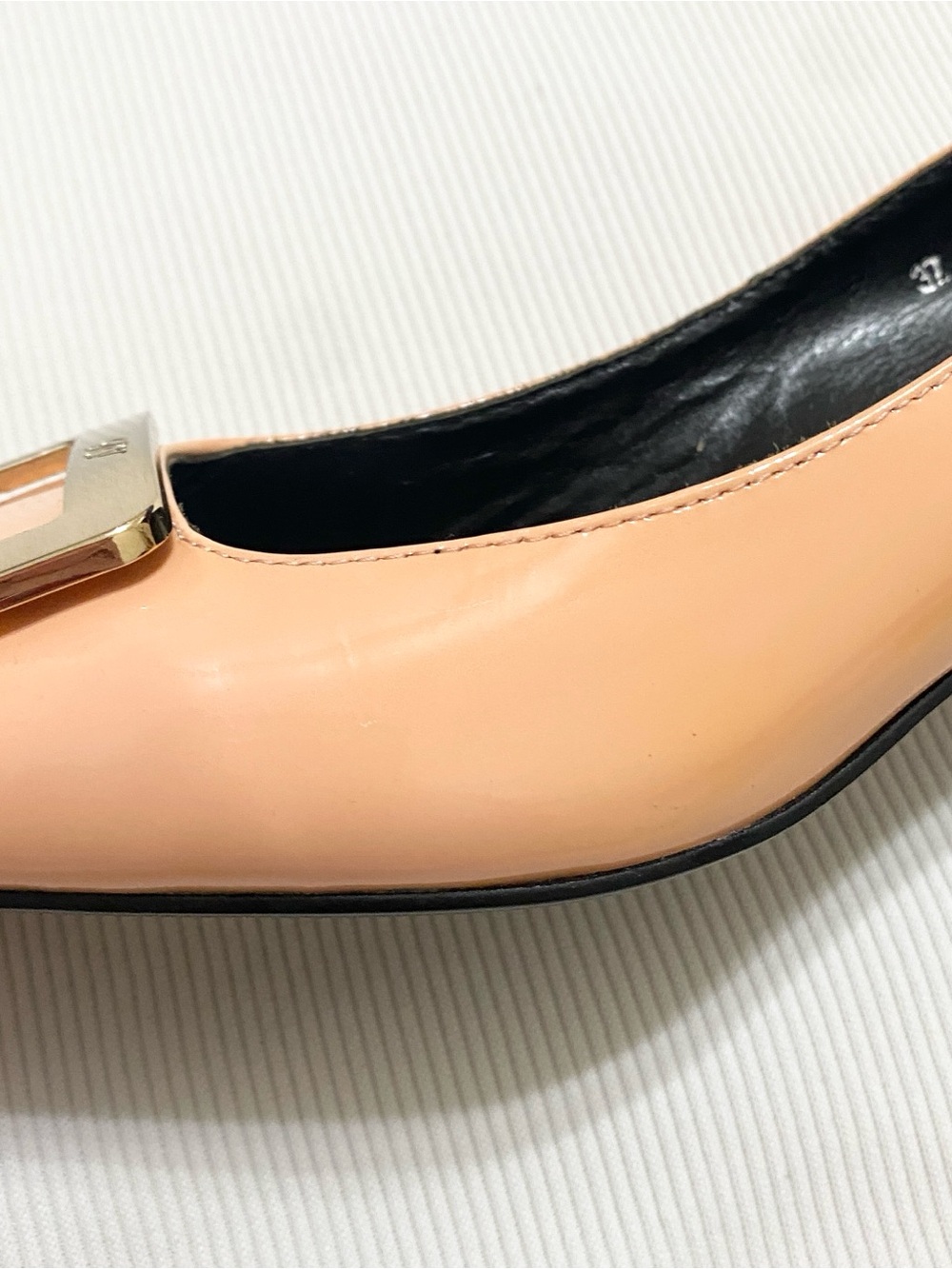 Roger Vivier Paris Trompette Patent Leather Buckle Pumps Kitten Heel Coral Pink - Picture 13 of 13